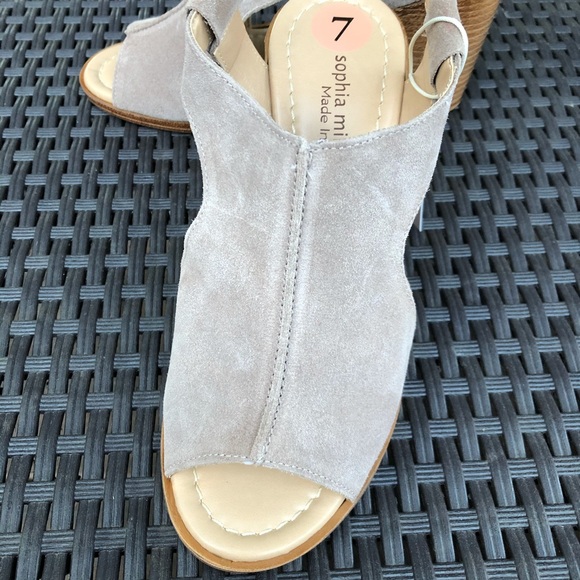 Sofia Milano | Suede Wedge Sandals 💗💗 - Picture 6 of 12